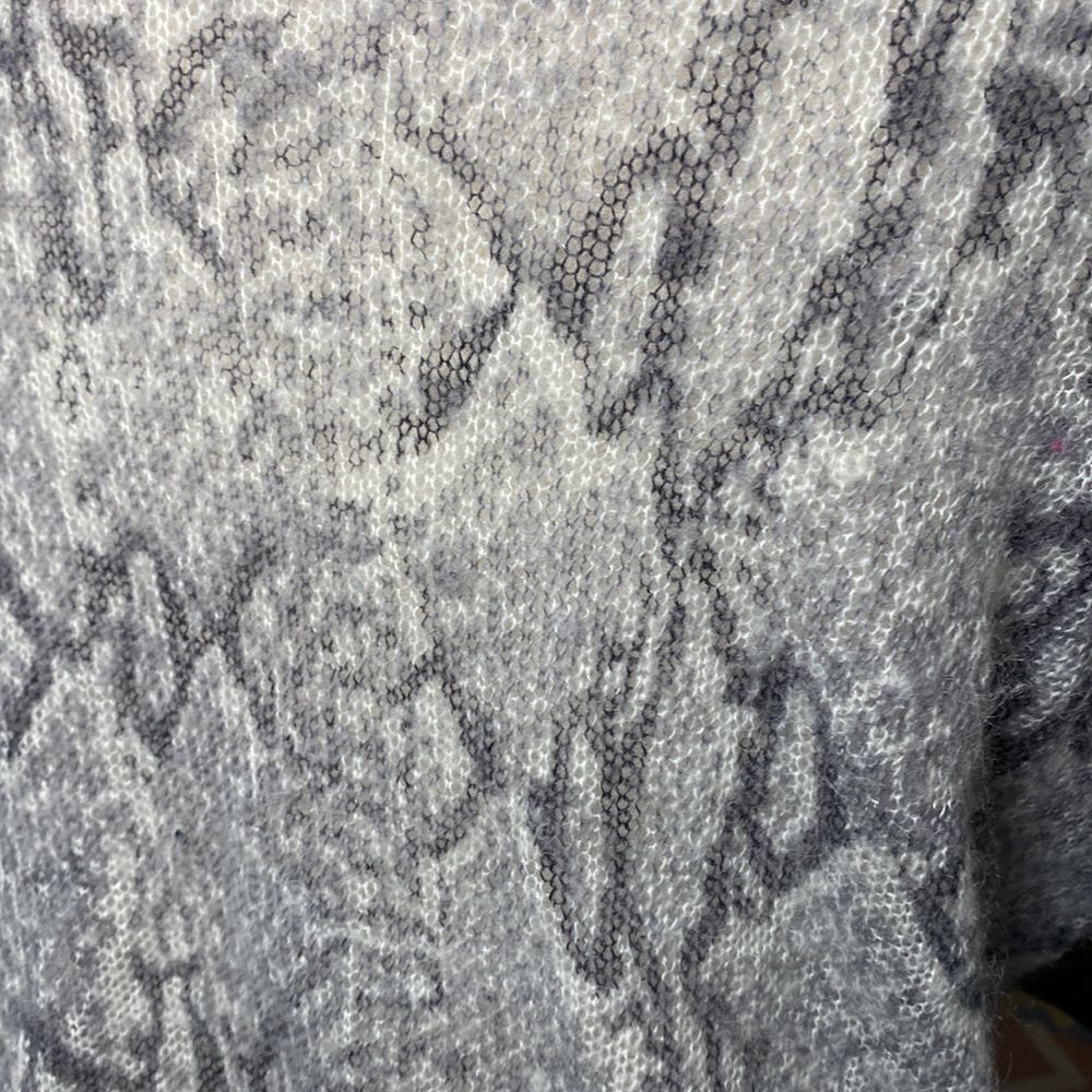 🌹Gray Wool Sweater🌹  Python Snake Print - Picture 5 of 5